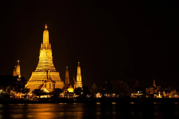 Wat Arun la nuit . — Photo