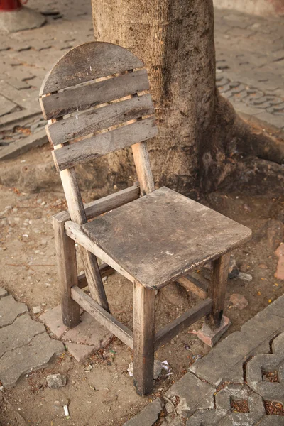 Старый деревянный стул . — стоковое фото