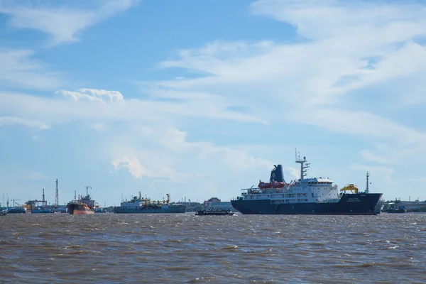 Cargo ship — Stock Photo, Image