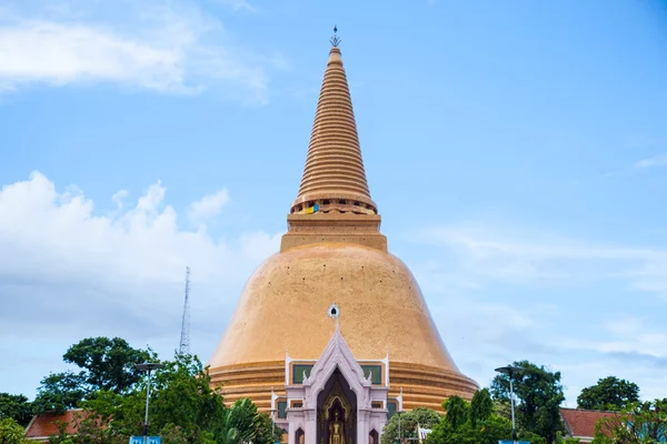 Large golden pagoda. — Stock Photo, Image