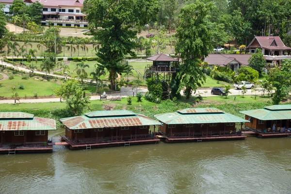 Resort liegt an einem Fluss. — Stockfoto