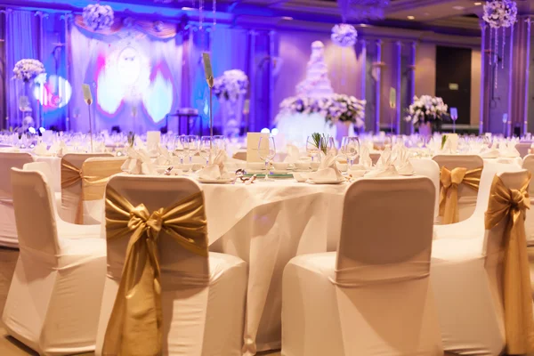 Mesa de comedor y equipo . — Foto de Stock