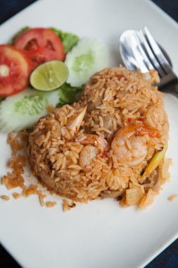 Kızarmış pirinç.