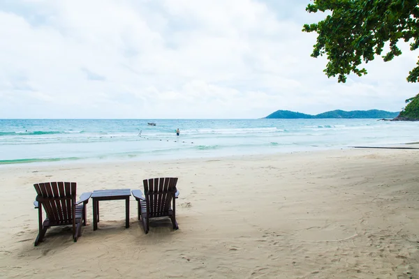 Chaises et table . — Photo