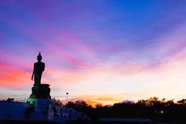 Gran Buda por las noches . —  Fotos de Stock