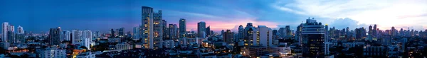 Panorama Bangkok ville le soir . — Photo