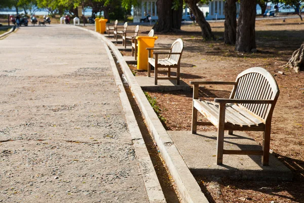 Benches along the path. — Stock Photo, Image