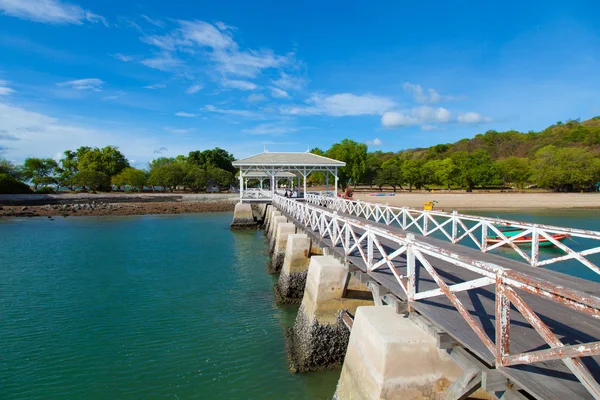 Puente de madera —  Fotos de Stock