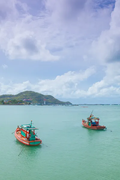 Small fishing boats moored in the sea. — Stock Photo, Image