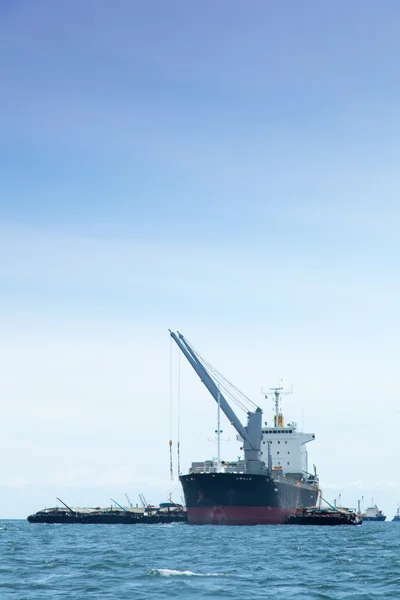 Groot vrachtschip. — Stockfoto