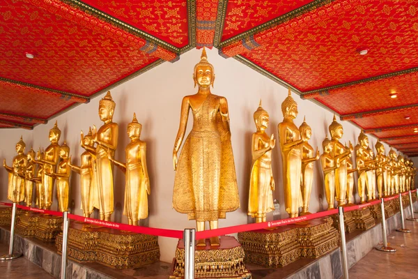 Estátua de buddha no templo. — Fotografia de Stock