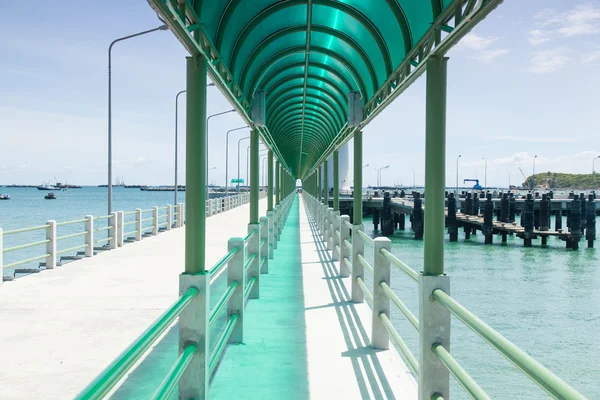 Puente por el océano . — Foto de Stock