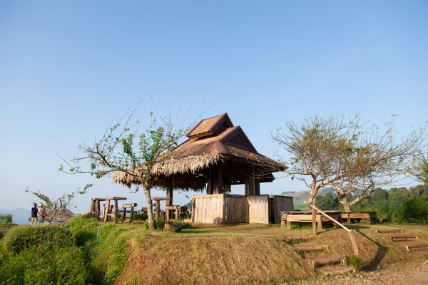 山上的小屋 — 图库照片