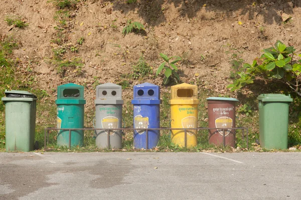 다채로운 쓰레기통 — 스톡 사진