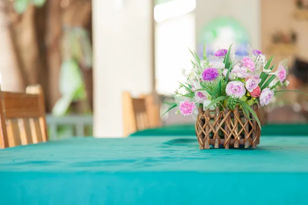 BLOMSTERKORG — Stockfoto