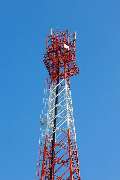 Torre de telecomunicaciones — Foto de Stock