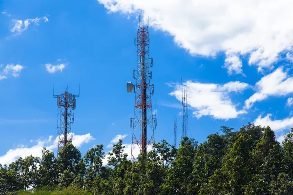 Antena de telecomunicaciones — Foto de Stock