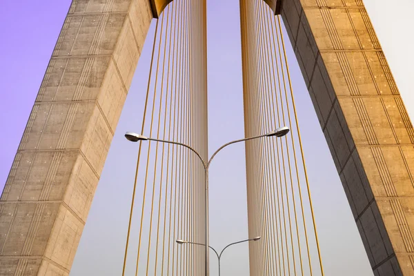 Verlichting onder de brug structuur — Stockfoto