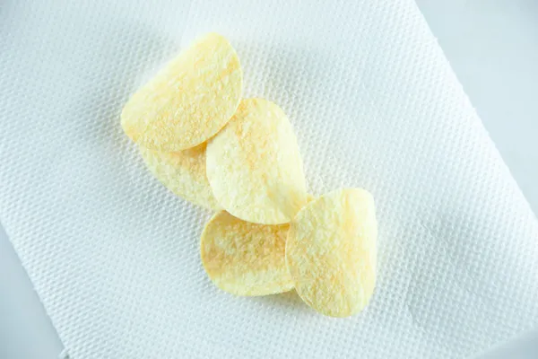 Potato chips on tissue. — Stock Photo, Image