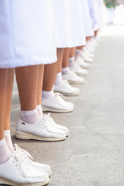 Stillschuhe stehen in einer Reihe. — Stockfoto