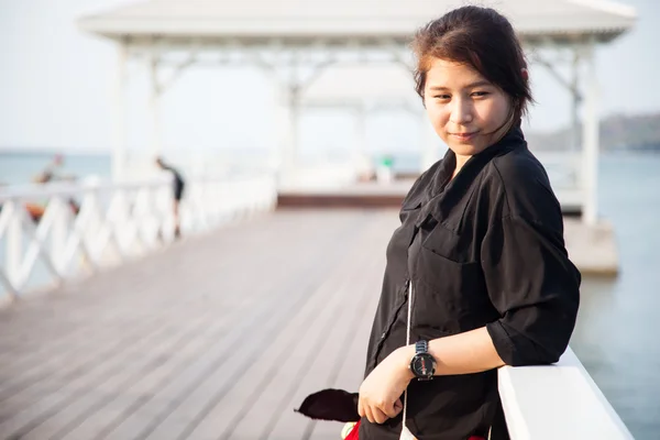 Asian women black shirt Standing wooden terrace — Stock Photo, Image
