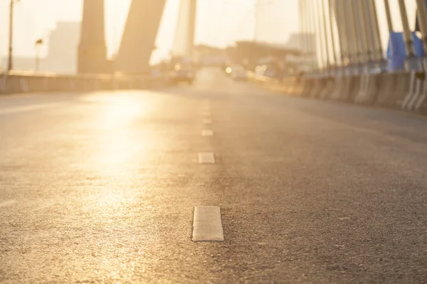 Weg met zon verlichting. — Stockfoto