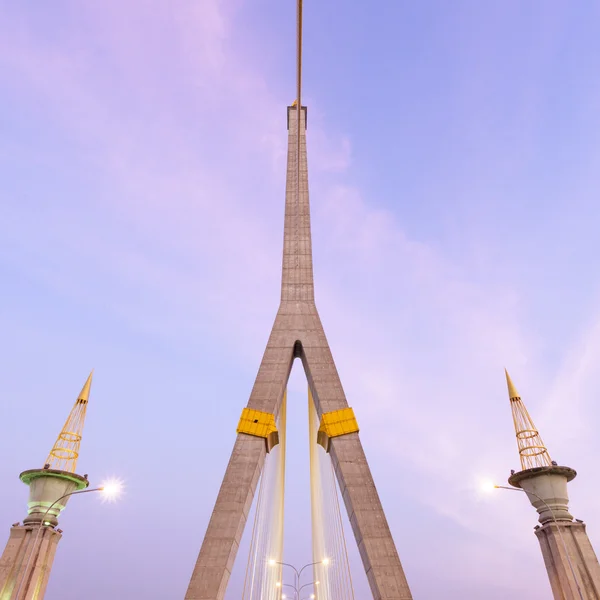 Ponte Rama VIII la sera — Foto Stock