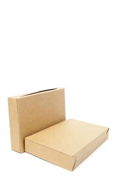 Zwei braune Schachteln auf weißem isolierten Hintergrund. — Stockfoto