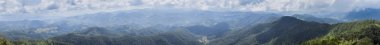 Panorama mountain orman ve gökyüzü