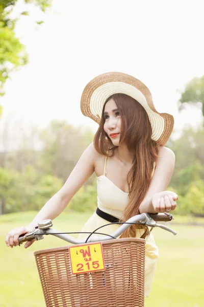 Woman riding a bicycle — Stock Photo, Image