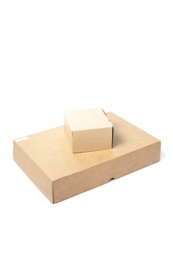 küçük kutu kutu üzerinde yer alıyor.