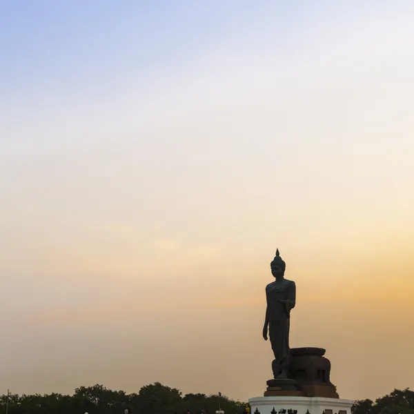 Big buddha på kvällen. — Stockfoto