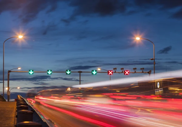 Licht verkeer op straat. — Stockfoto