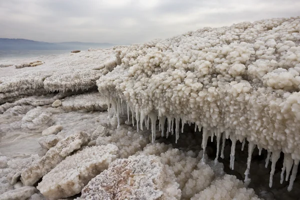 Los sedimentos minerales hechos de sal, rocas y agua en el punto más bajo de la tierra, Mar Muerto — Foto de Stock