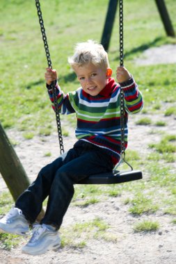 Çocuk sallanan