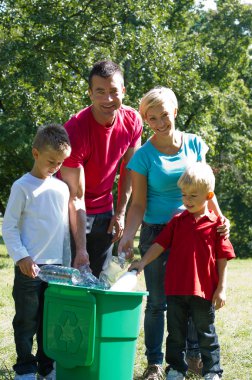 Aile şişeleri geri dönüşüm