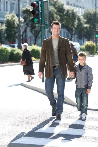 Father and son on cross walk — Stock Photo, Image