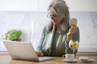 pc adlı kadın kıdemli