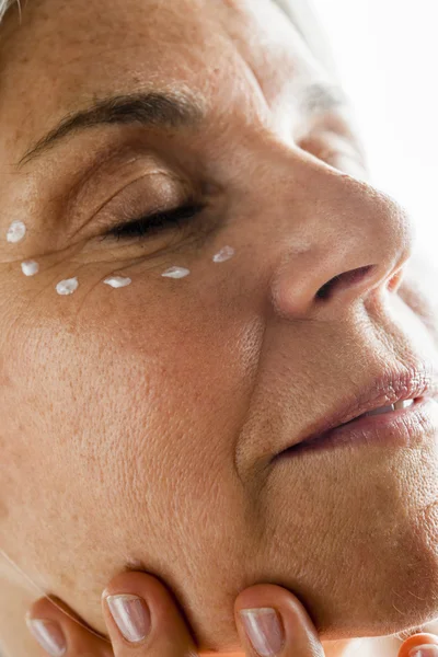 Senior woman and body care — Stock Photo, Image