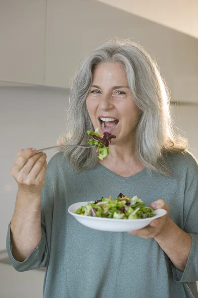 Senior woman eating — Stock Photo, Image