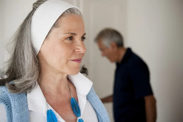 Senior koppel in zomerhuis — Stockfoto