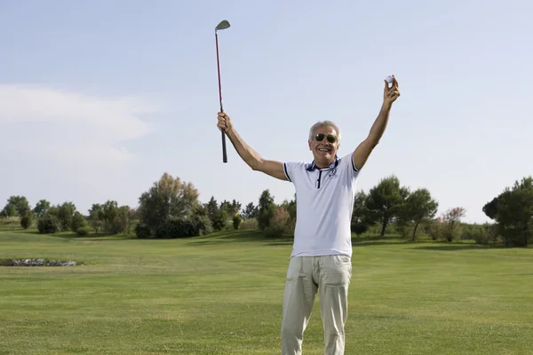 Starszy człowiek, gry w golfa — Zdjęcie stockowe