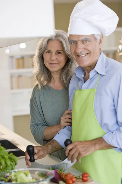 Senior koppel koken — Stockfoto