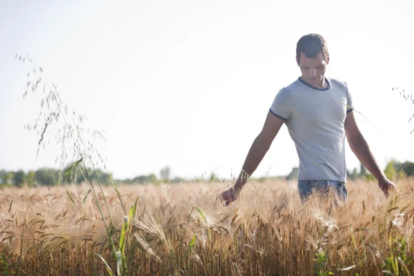 Man in een vangbal — Stockfoto