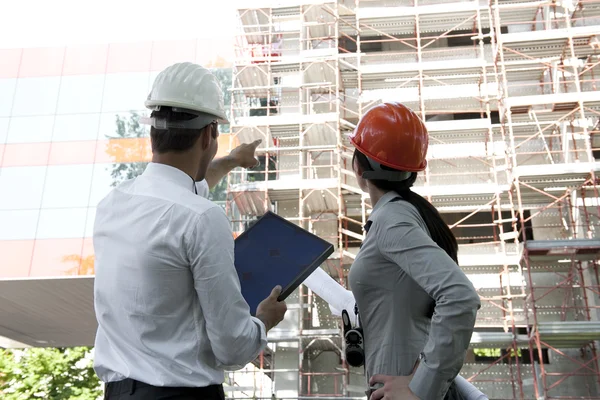 Costruzioni lavoratori sul lavoro — Foto Stock