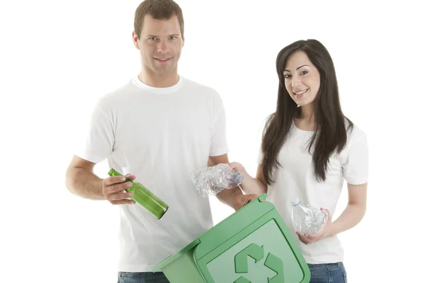 Young couple recycling — Stock Photo, Image