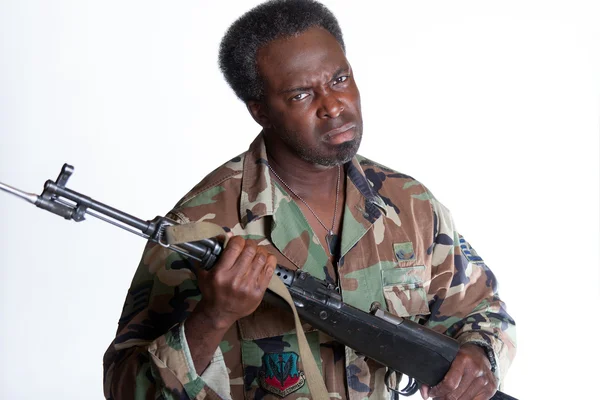 Afro-Amerikaanse man met geweer — Stockfoto