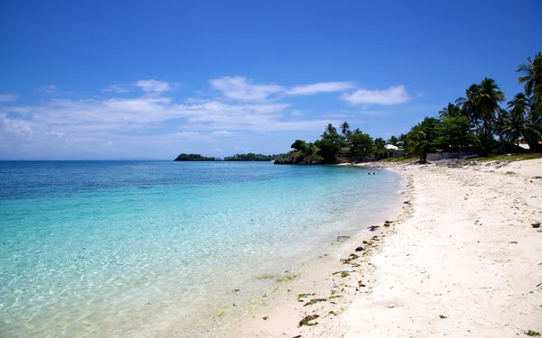 Vit tropisk sandstrand på ön malapascua, Filippinerna — Stockfoto