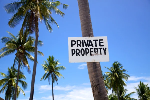 Private Property sign on a palm tree — Stock Photo, Image