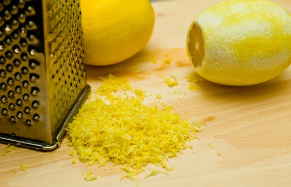 Peeling de citron Photos De Stock Libres De Droits